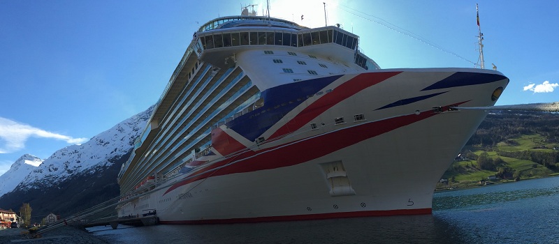 MV_Britannia_P_&_O_Cruises_Olden_Nordfjord_Stryn_Sogn_og_Fjordane_Panorama04_2014-04-28