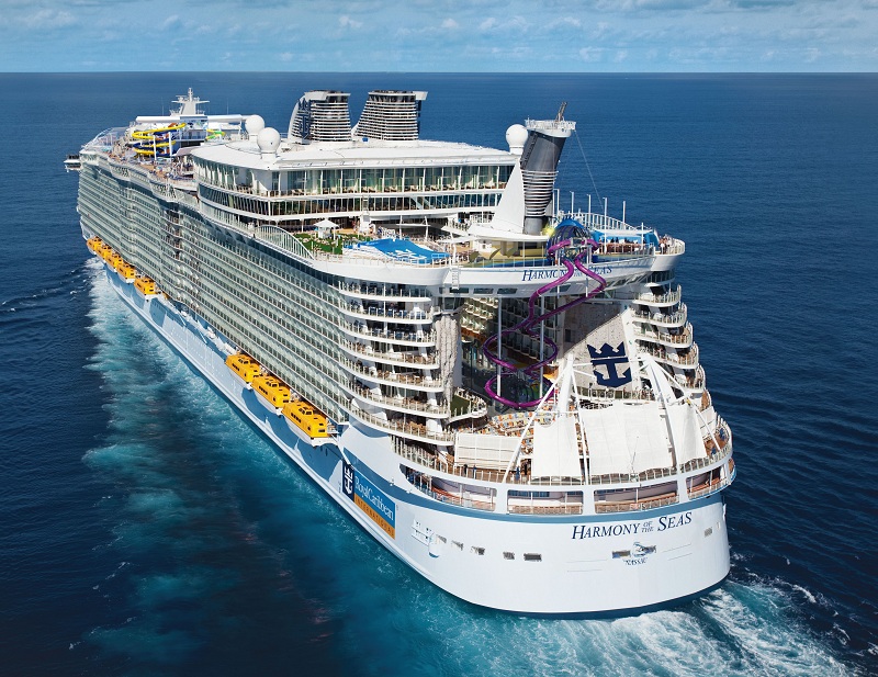 Cade una lancia di salvataggio della Harmony of the Seas durante un’esercitazione