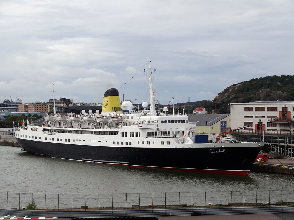 Per la Funchal finisce il servizio crociere. Diventerà una nave hotel a Londra