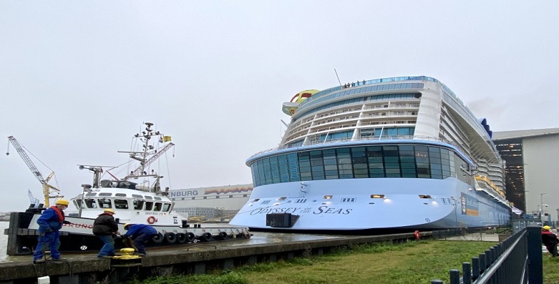 Odyssey of the Seas lascia il bacino coperto di Meyer Werft