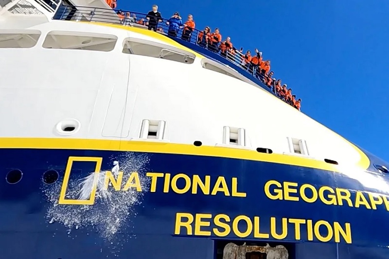 National Geographic Resolution battezzata in Antartide