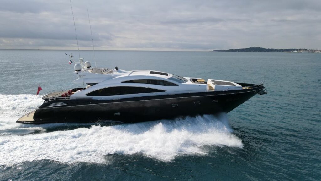 Idea Yachting agenzia centrale per la vendita di Sunseeker Predator 84 M/Y Skyfall