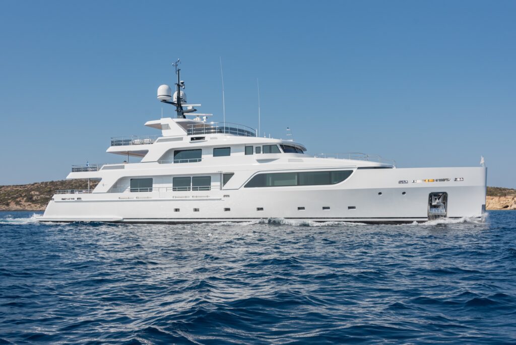 Svelate le aree interne ed esterne del Codecasa 43 M/Y Boji