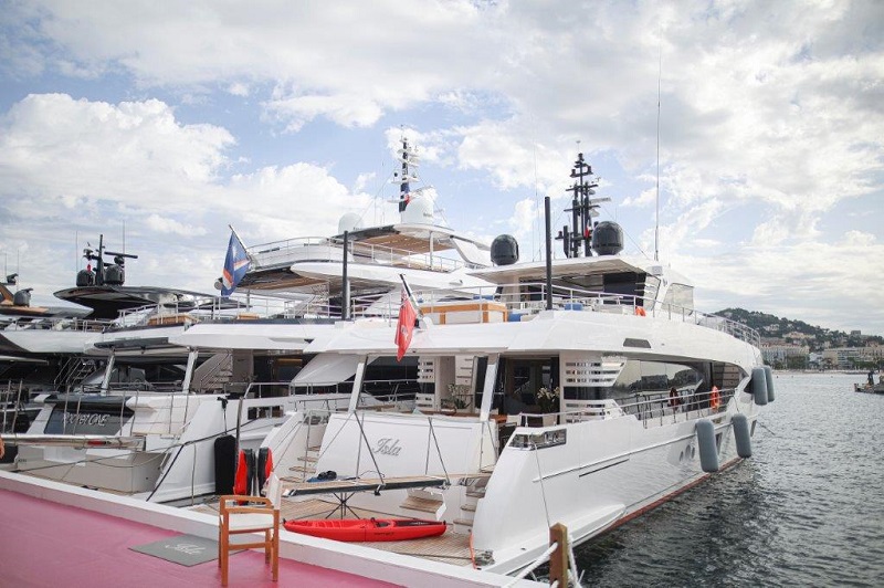 Gulf Craft al Cannes Yachting Festival 2022 con Majesty 100 e 120