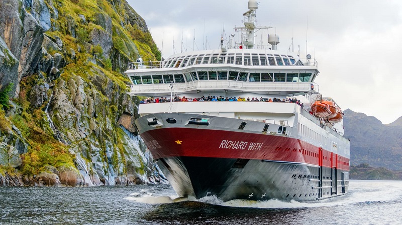 MS Richard With debutta come prima nave ibrida di Hurtigruten Norway