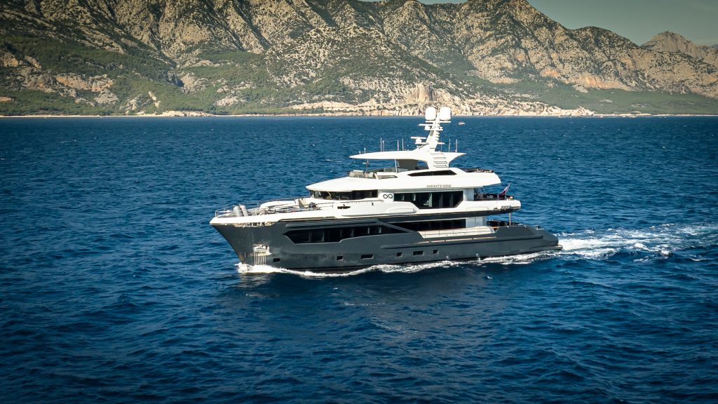 Consegnato Infinity Nine, seconda unità Kando 110 di AvA Yachts