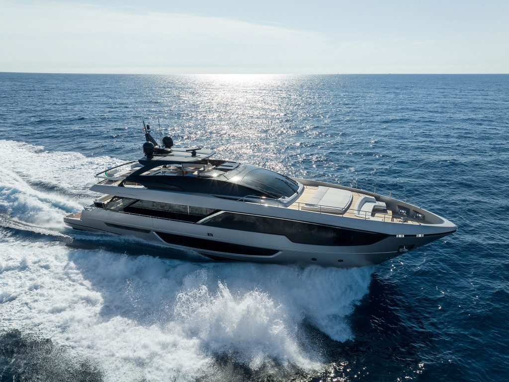 Riva 102’ Corsaro Super: la nuova era dei flybridge