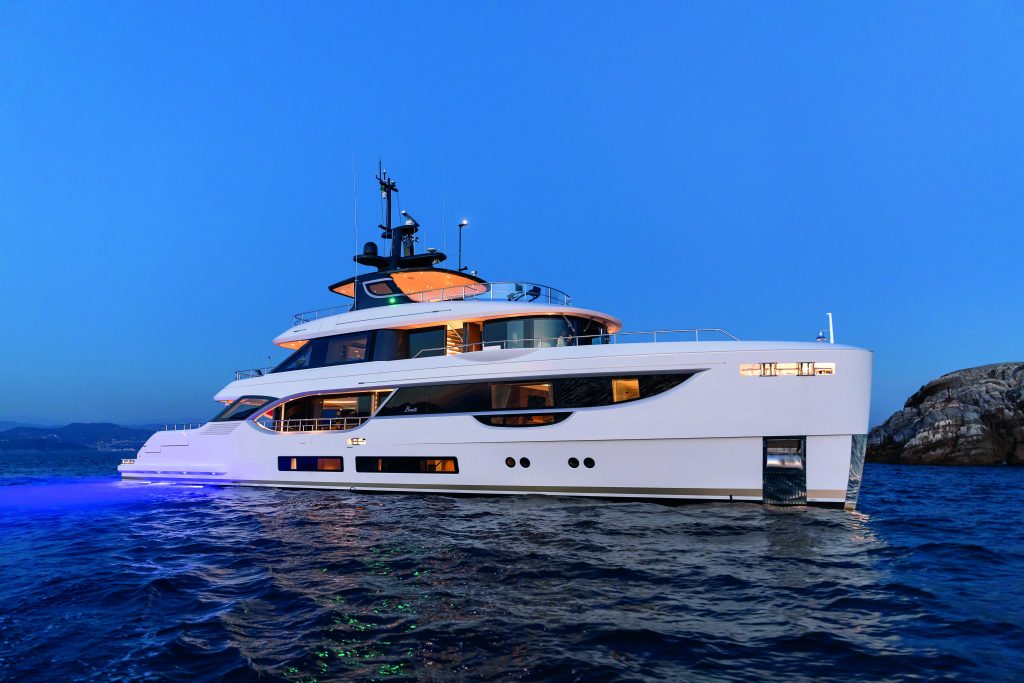 Benetti Oasis 34M: libertà senza limiti, convivialità e lifestyle informale