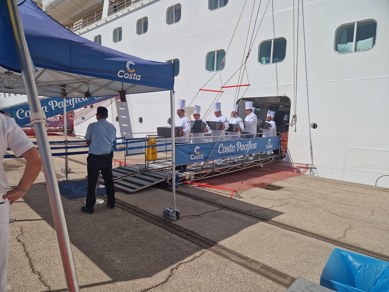Costa Crociere a Taranto: attivato il programma di donazione delle eccedenze alimentari e materiali, velocizzate anche le procedure di imbarco