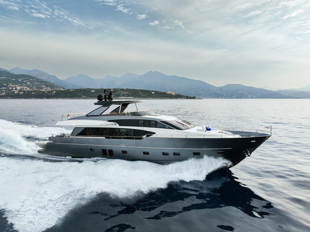 Sanlorenzo SL86 M/Y Twin Fish in vendita da Camper & Nicholsons