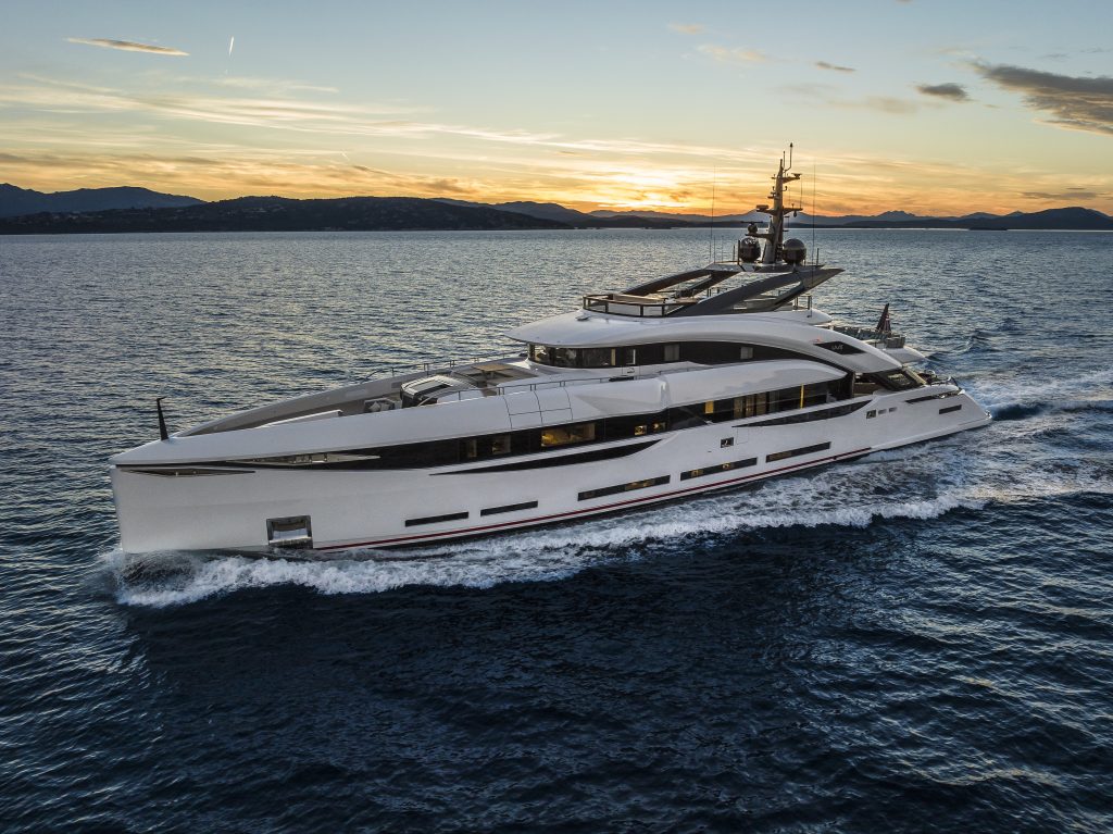 ISA Gran Turismo 45M M/Y UV II: armonia delle forme e tripudio di luce