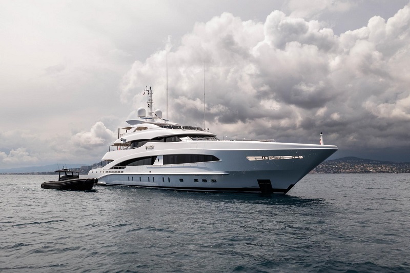 M/Y VanTom in vendita da Camper & Nicholsons