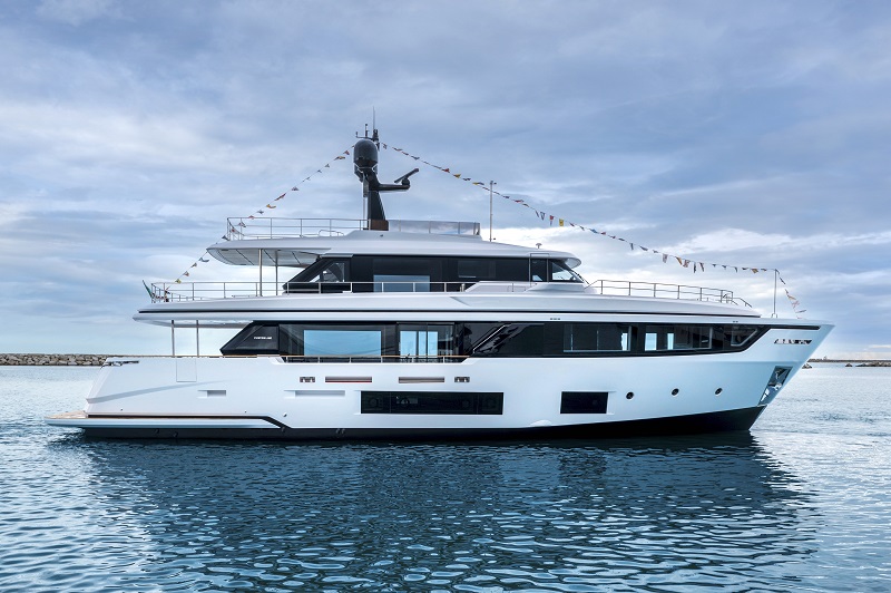 Varata la diciottesima Custom Line Navetta 30