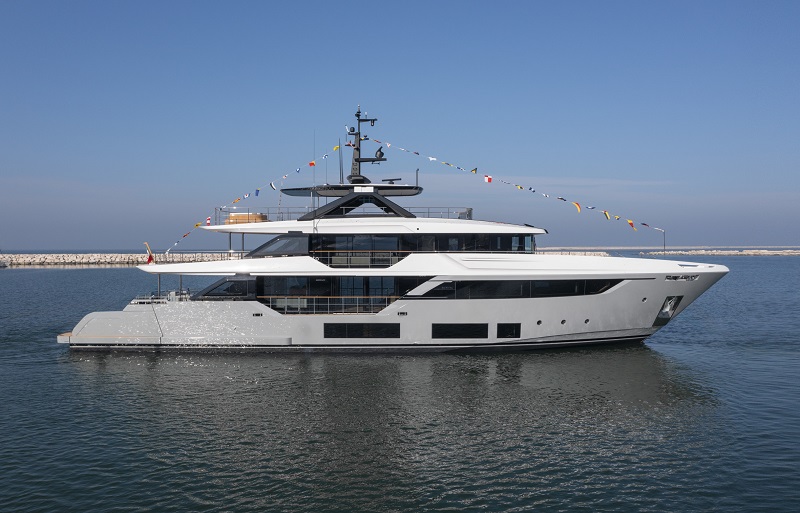 Varata la prima Custom Line Navetta 38