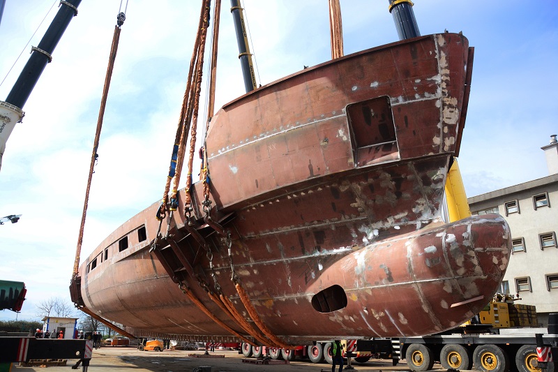 Procede la costruzione del primo explorer Atlante Classic 35