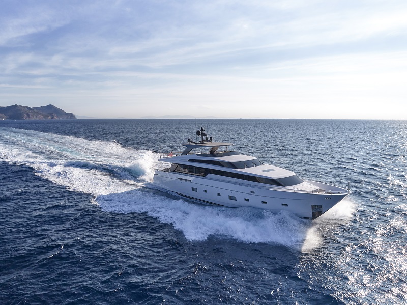 SL104 Rare Diamond cruising in Greece - Credits Studio Reskos