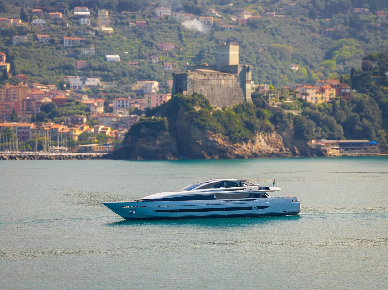Varato Speedy Bear, motoryacht Baglietto di 44 metri della linea Fast