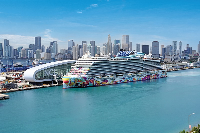 Norwegian Cruise Line battezza ufficialmente la Norwegian Aqua a Miami e svela i piani di espansione per Great Stirrup Cay