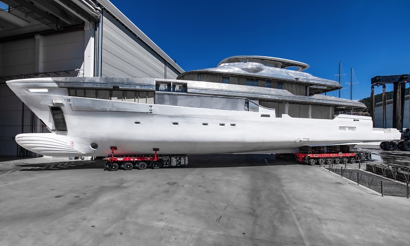 Proseguono le attività di outfitting del primo Admiral Panorama di 50 metri