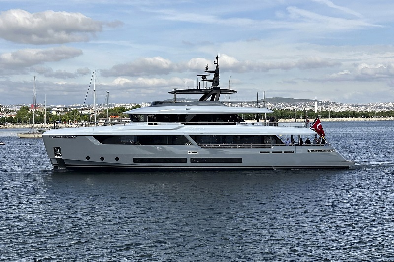 Varato l’Atlante Classic 35 M/Y Cabana